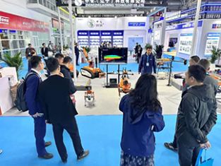 【消防機器狗系列亮相石油展】北京凌天滅火四足機器狗、偵察四足機器狗、運輸四足機器狗、消防系留滅火無人機等重點裝備亮相展會！