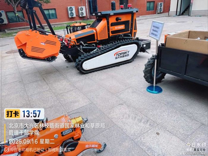隔離帶開辟機器人展示.jpg